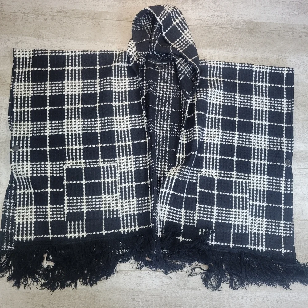 HYFVE Hooded Poncho Black & White with Fringe